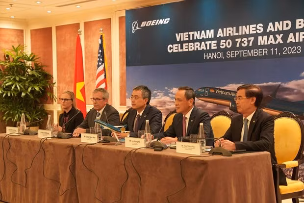 At the signing ceremony (Photo: VNA)
