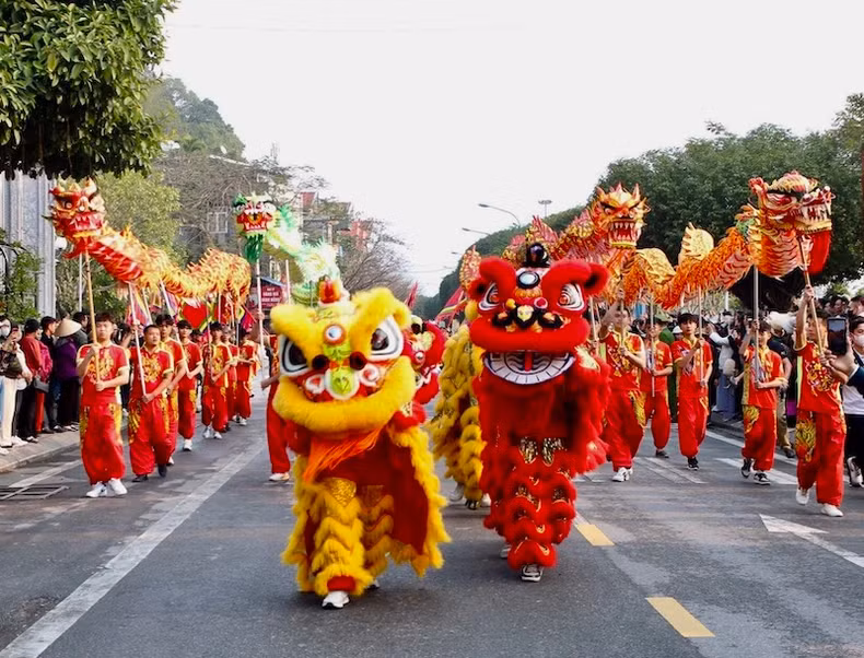 Cua Ong Temple Festival is opened every year on the 3rd and 4th days of the second lunar month and the 3rd and 4th days of the eighth lunar month.