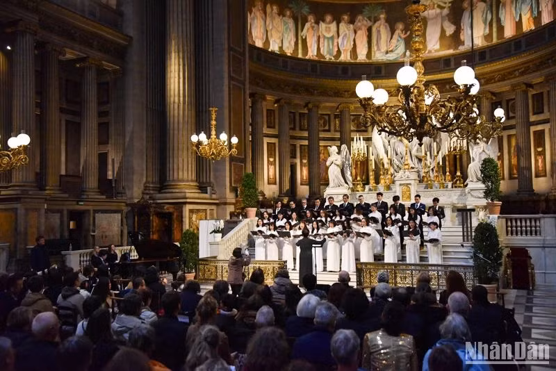 Sainte-Marie-Madeleine Church (District 8) is one of the most famous works of art in Paris. (Photo: MINH DUY)