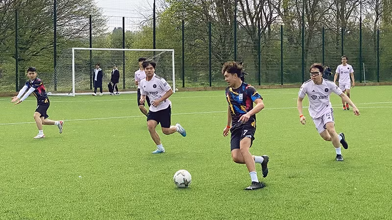 Exciting matches at the Vietnamese Student Football Tournament - SVUK Cup 2024.