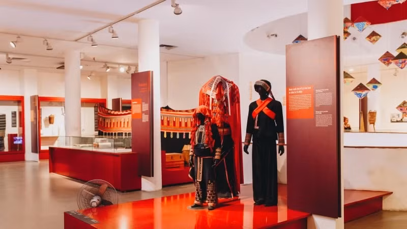 Space displaying the theme "Women in the family".
