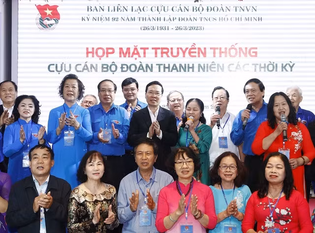 President meets former youth union officials