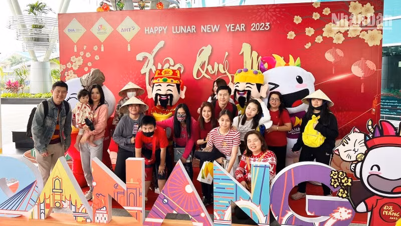 Thai tourists visit Da Nang city, Vietnam on the occasion of the Lunar New Year 2023. (Photo: Anh Dao)