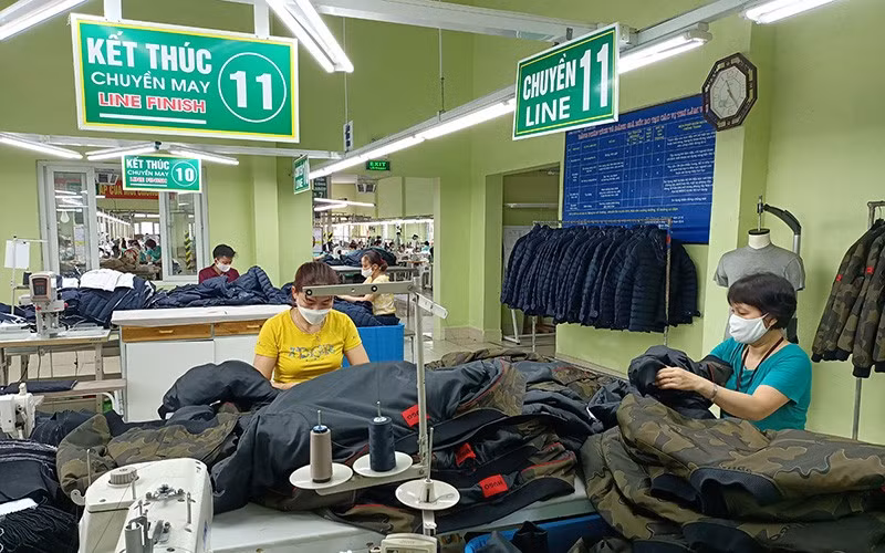 Producing textiles for export at Nam Dinh Textile and Garment Joint Stock Corporation.