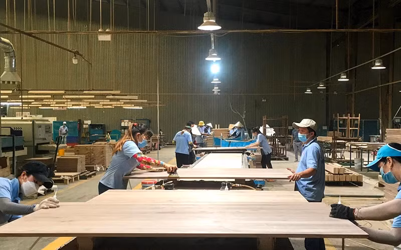 Wood processing for export at Minh Duong Furniture Corporation in Binh Duong. (Photo by Vu Hoang)