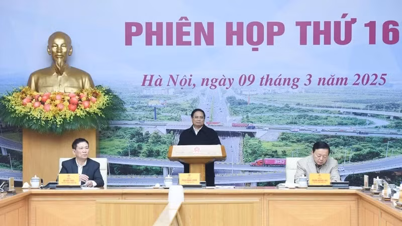 PM Pham Minh Chinh at the 16th meeting of the State Steering Committee for key national transport projects on March 9. (Photo: NDO)