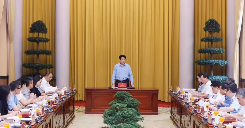 State President Luong Cuong speaks at the working session with the Presidential Office (Photo: VNA)