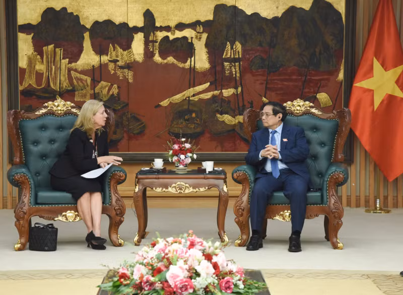 Prime Minister Pham Minh Chinh welcomes Mariam J. Sherman, WB Country Director for Vietnam, Cambodia and Laos. Prime Minister Pham Minh Chinh welcomes Mariam J. Sherman, WB Country Director for Vietnam, Cambodia and Laos.