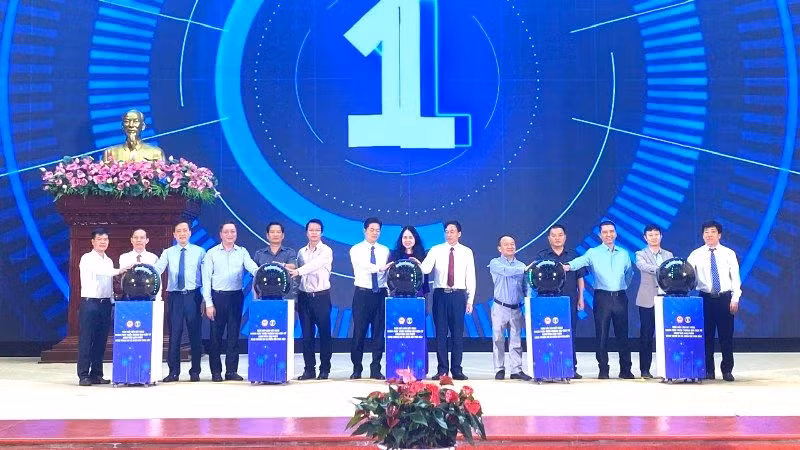 Delegates launch the event