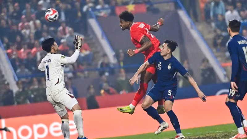 Xuan Son opens the scoring for Vietnam. (Photo: Thanh Dat)