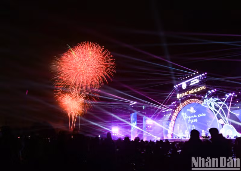 The audience erupted in excitement at the stunning high-altitude fireworks display.