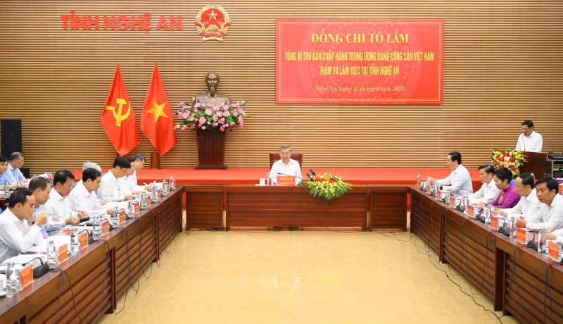 Party General Secretary To Lam at the meeting in Nghe An Province on May 15. (Photo: THANH CUONG)