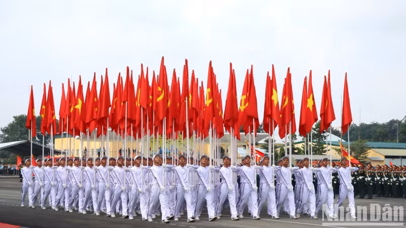 Units carrying Party and National Flag lead the parade rehearsal.