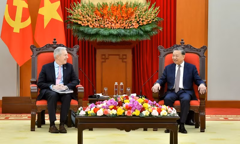 Party General Secretary To Lam (R) and President and CEO of USABC Ted Osius (Photo: NDO)