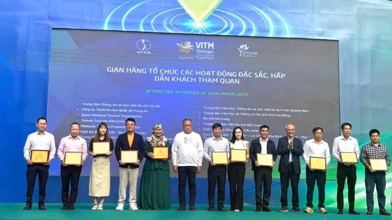 Businesses honoured for organising appealing activities at the VITM