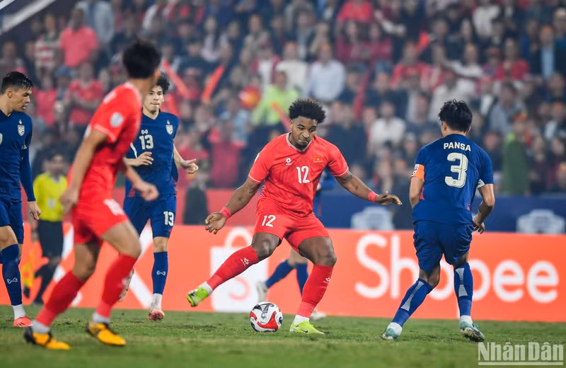 Foward Nguyen Xuan Son scores a brace as Vietnam beat Thailand 2-1 at home in the first leg of the 2024 ASEAN Cup final. (Photo: THANH DAT)