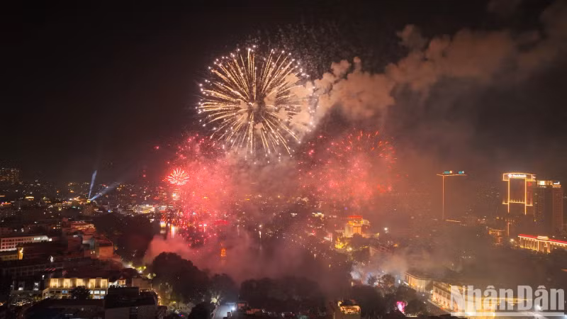 A breathtaking view of the fireworks from above.
