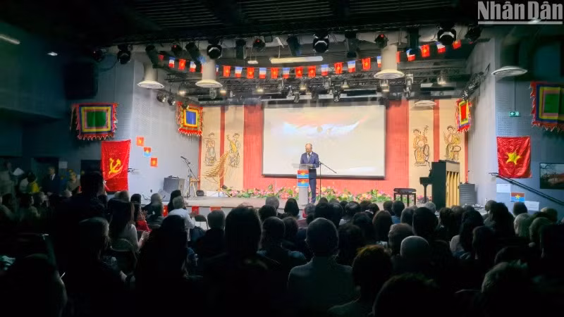 Overseas Vietnamese in France look towards homeland