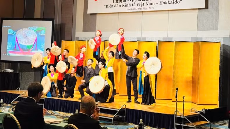 The performance received warm applause from Japanese audiences. (Photo: Thang Long Water Puppet Theatre)