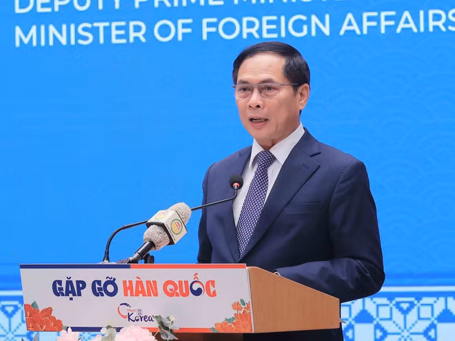 Deputy Prime Minister and Foreign Minister Bui Thanh Son speaks at the event. (Photo: VNA)
