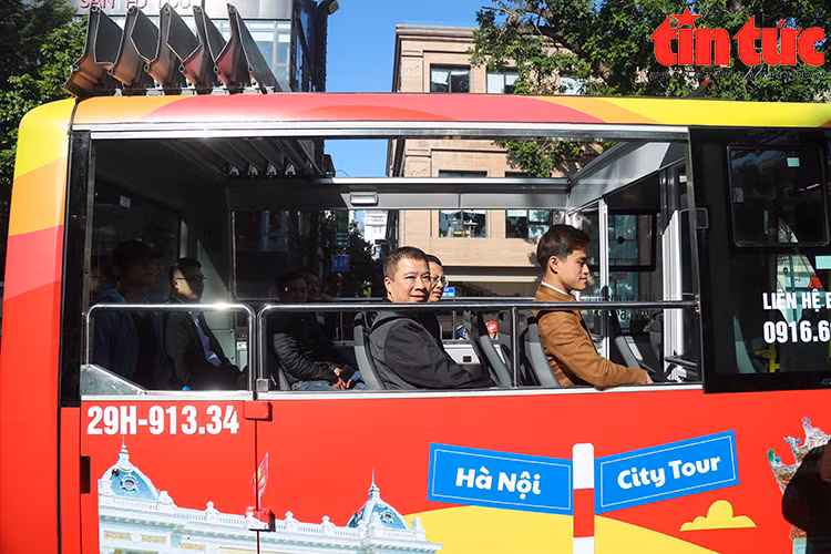 Hanoi launches new bus city tour for sightseeing experience