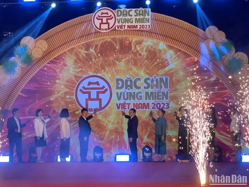 Vietnam Local Specialties Fair 2023 opens