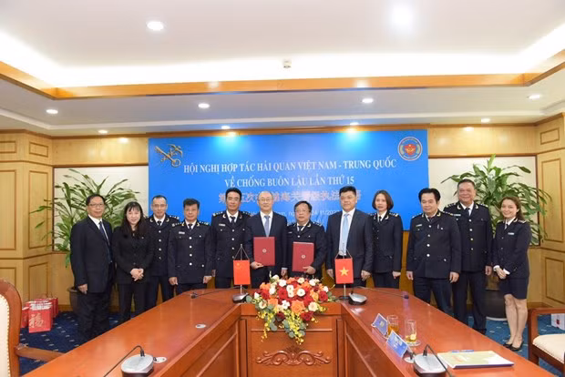 The 15th conference on Vietnam - China customs cooperation in anti-smuggling in Hanoi on November 23, 2023 (Photo: thoibaotaichinhvietnam.vn)