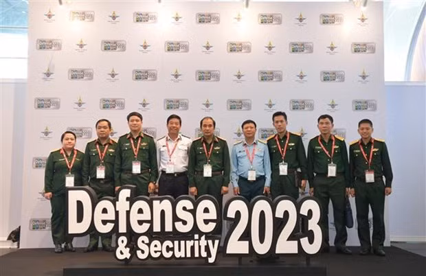 The Vietnamese delegation at the show (Photo: VNA)