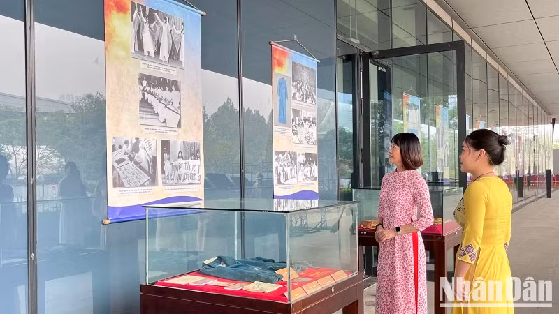 More than 100 images, documents, and artifacts are on display at the exhibition. (Photo: THU TRANG)