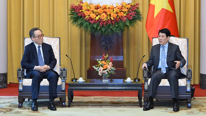 President Luong Cuong and RoK Minister of Foreign Affairs Cho Tae-yul at the reception