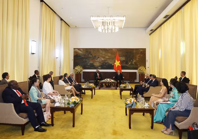 At the meeting between Party General Secretary To Lam and Salvador Valdes Mesa, Politburo member of the Communist Party of Cuba (CPC) and Vice President of Cuba. (Photo: VNA)