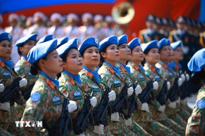 Vietnamese female peacekeepers march in the parade marking the 50th anniversary of the liberation of the South and national reunification on April 30 (Photo: VNA) Vietnamese female peacekeepers march in the parade marking the 50th anniversary of the liberation of the South and national reunification on April 30 (Photo: VNA)