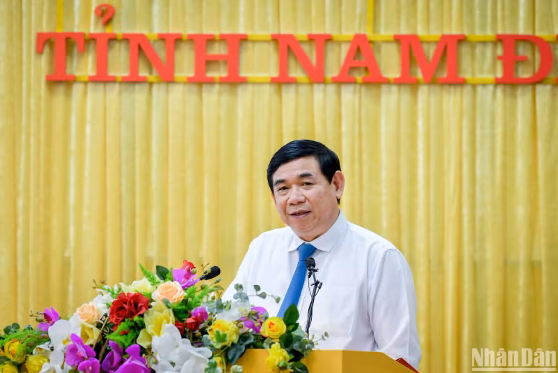 Phan Duc Tu, member of the Executive Board of the Party Committee of the Central Business Bloc, Secretary of the Party Committee, and Chairman of the Board of Directors of BIDV Vietnam shared "Green finance - the problem for Vietnam and the role of financial institutions".