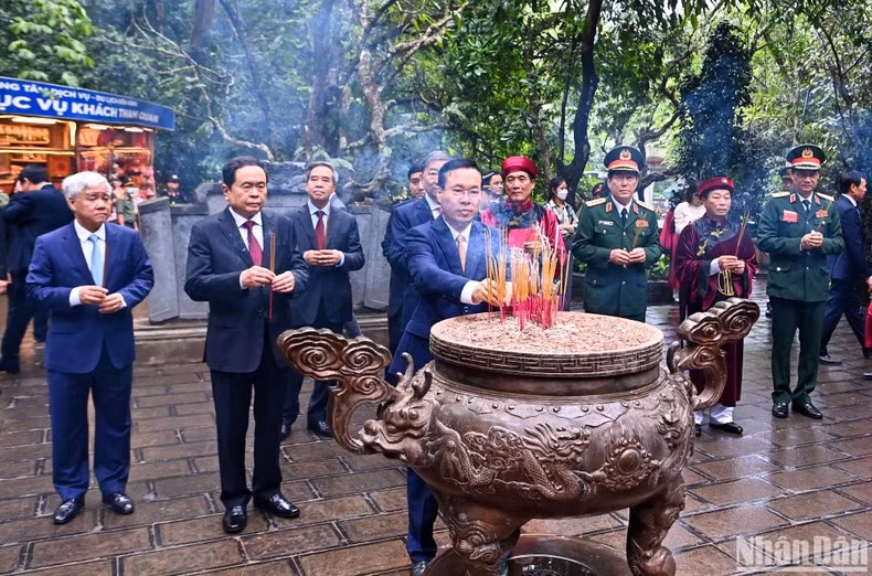 Leaders commemorate Hung Kings in Phu Tho province (Photo: NDO/Duy Linh)
