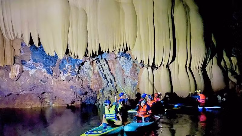 Inside the freshly discovered cave. (Photo: VNA)