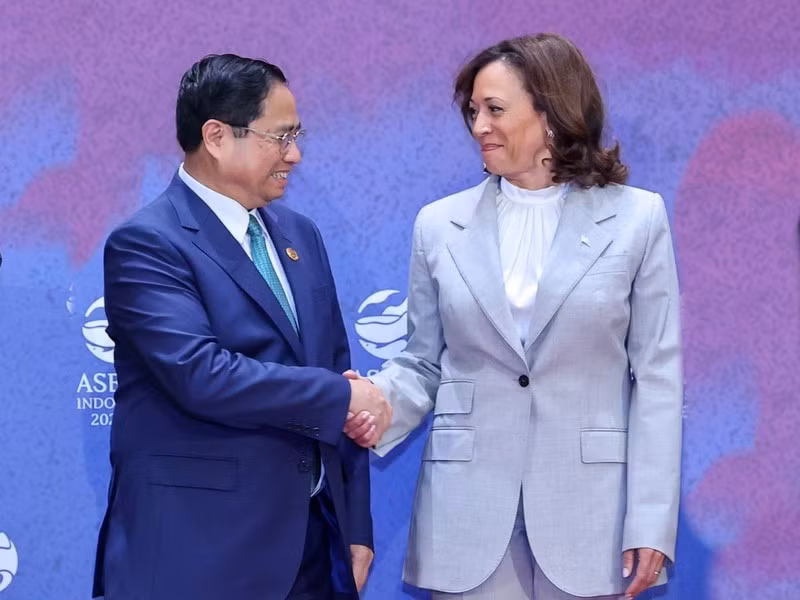 Vietnamese Prime Minister Pham Minh Chinh (left) and US Vice President Kamala Harris. (Photo: Nhat Bac)