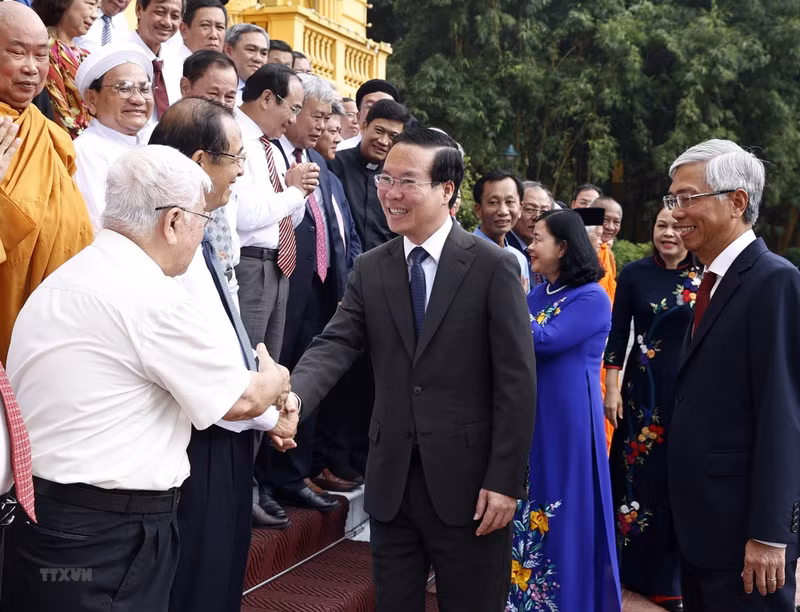 President Vo Van Thuong and delegates at the event.