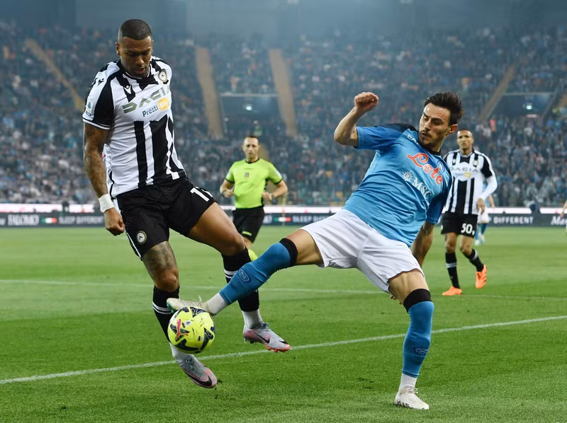 Udinese's Walace in action with Napoli's Eljif Elmas - Serie A - Udinese v Napoli - Dacia Arena, Udine, Italy - May 4, 2023. (Photo: Reuters) Udinese's Walace in action with Napoli's Eljif Elmas - Serie A - Udinese v Napoli - Dacia Arena, Udine, Italy - May 4, 2023. (Photo: Reuters)