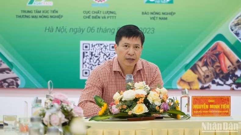 Director of the Vietnam Trade Promotion Centre for Agriculture Nguyen Minh Tien speaking at the press conference (Photo: NDO)