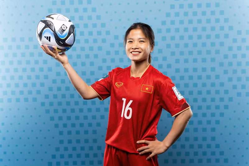 Midfielder Duong Thi Van (Than Khoang San FC)