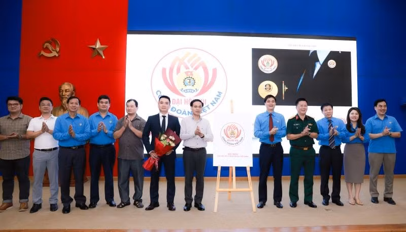 The official logo of the VGCL’s 13th Congress was unveiled at the event. 