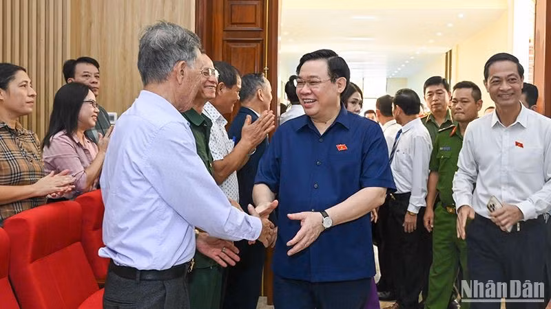 NA Chairman Vuong Dinh Hue meets voters in Do Son district, Hai Phong City 