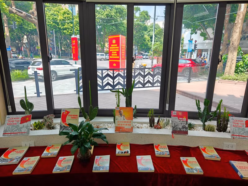 Works on display at the exhibition (Photo: Hanoi Library)