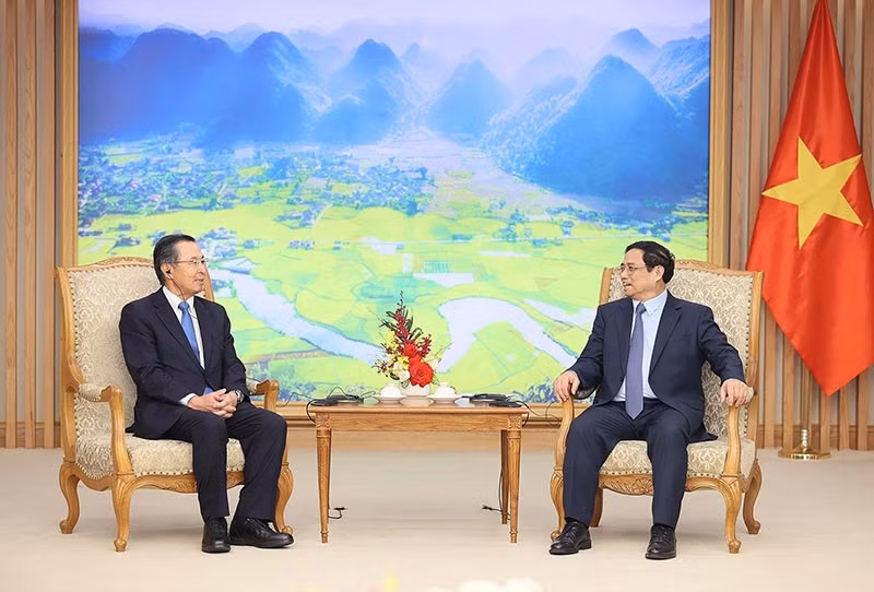 PM Pham Minh Chinh (R) and JETRO Chairman Ishiguro Norihiko. (Photo: VNA)