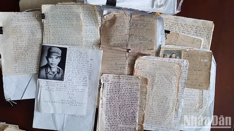 The book gathers hundreds of letters penned by soldiers who joined the country’s two national wars to protect the country. 