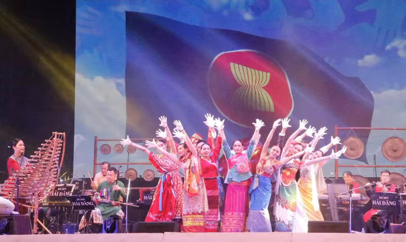 A performance at the opening ceremony (Photo: hanoimoi.com.vn)