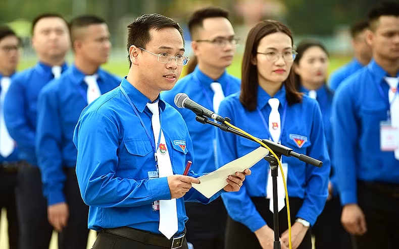 In his speech, Nguyen Duy Son, a youth union member from the Ministry of Foreign Affairs, briefed the achievements gained by the Youth Union of Centrally-run Agencies Bloc, over the past years.