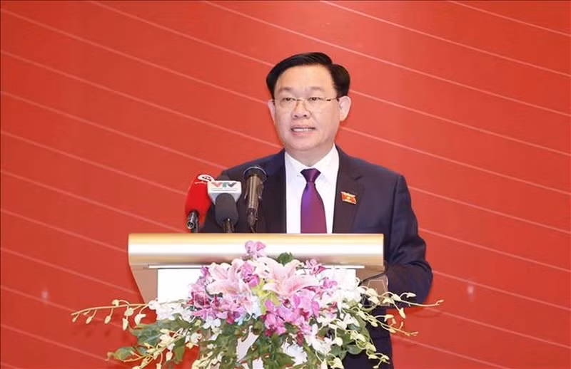 NA Chairman Vuong Dinh Hue addresses the policy dialogue in Jakarta on August 5. (Photo: VNA)