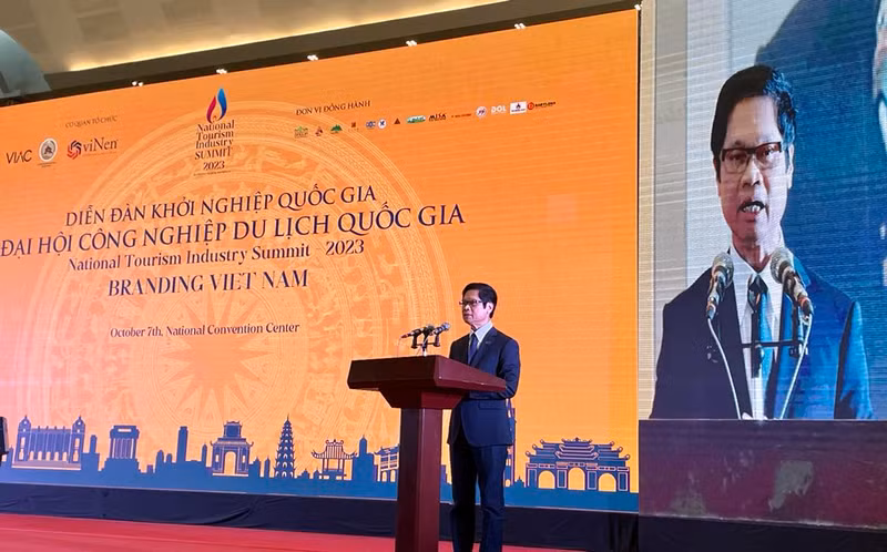 Dr. Vu Tien Loc, Chairman of the Vietnam International Arbitration Centre speaking at the opening ceremony 