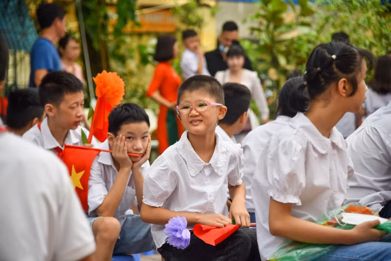 This new academic year, the school welcomes 56 new students, including 35 deaf children. This new academic year, the school welcomes 56 new students, including 35 deaf children.